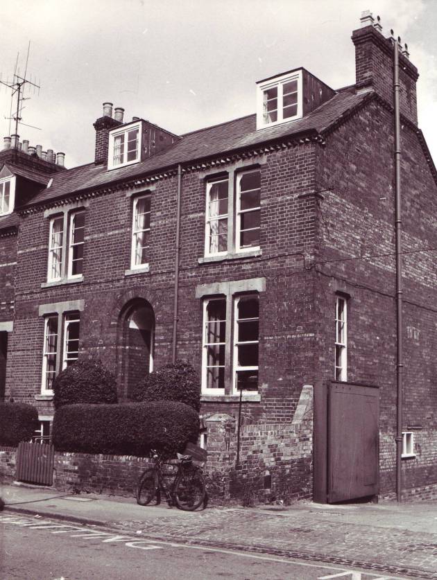 40 Walton Crescent